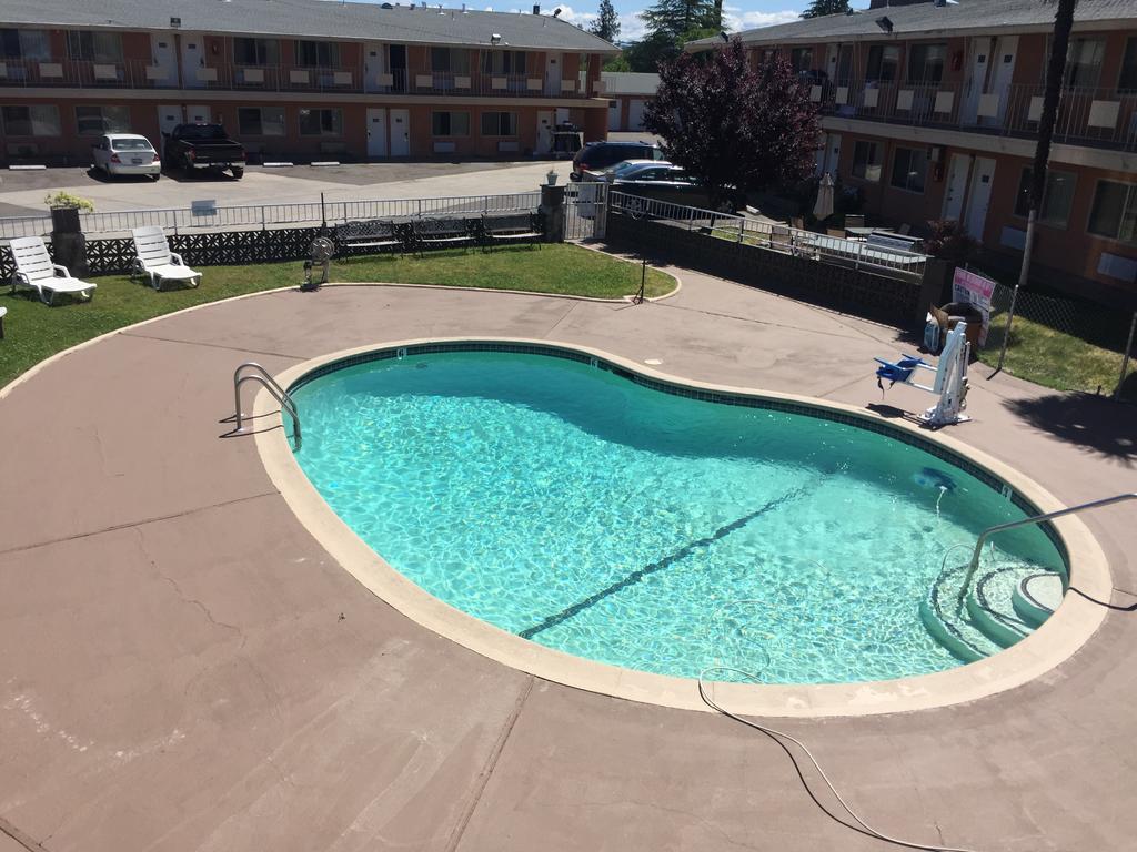 Americas Best Value Inn Red Bluff Exterior photo
