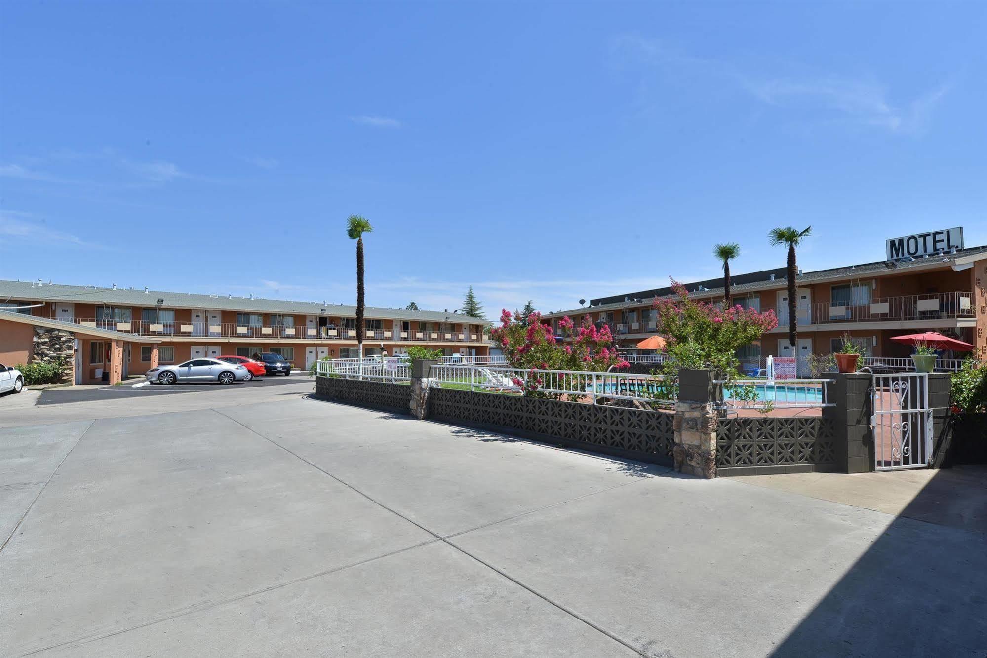 Americas Best Value Inn Red Bluff Exterior photo