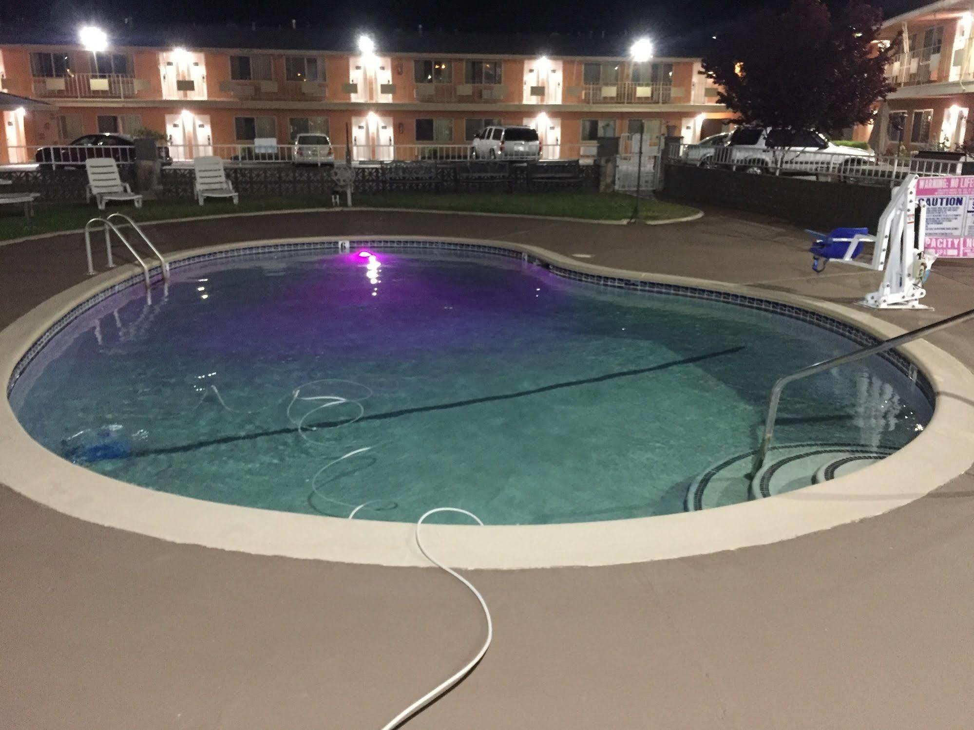 Americas Best Value Inn Red Bluff Exterior photo