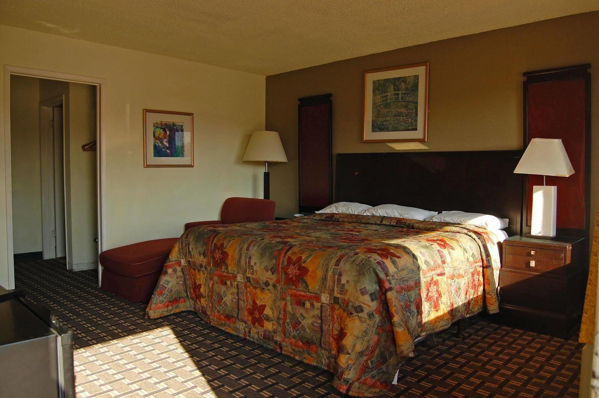 Americas Best Value Inn Red Bluff Exterior photo